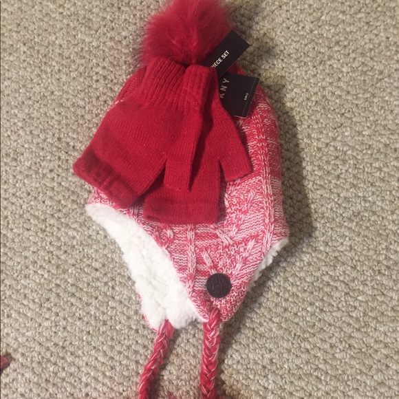 Hat and gloves - Picture 1 of 1